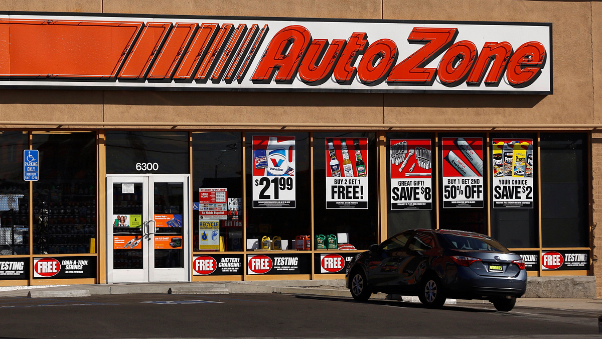 Should You Leave a Tip for AutoZone’s Battery Replacement Service? by
