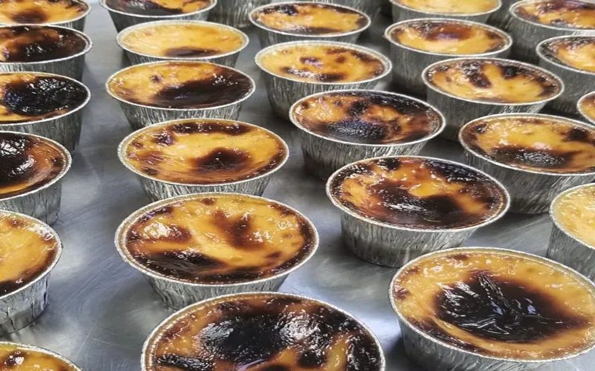 What are the packaging materials used for storing desserts