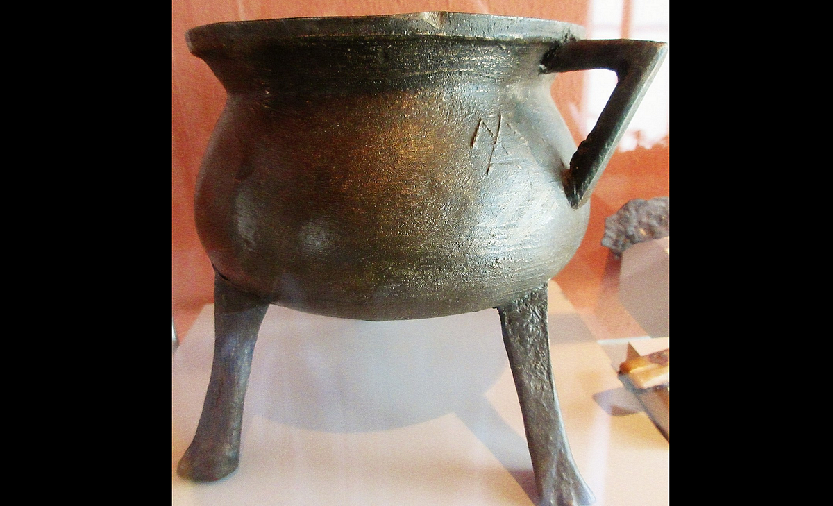 Pipkin. A Dutch oven with an unDutch name by Avi Kotzer Silly