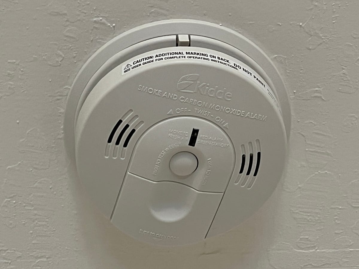 The 3 Best Smoke Alarms For Your Nursery or Kid’s Room by Thomas