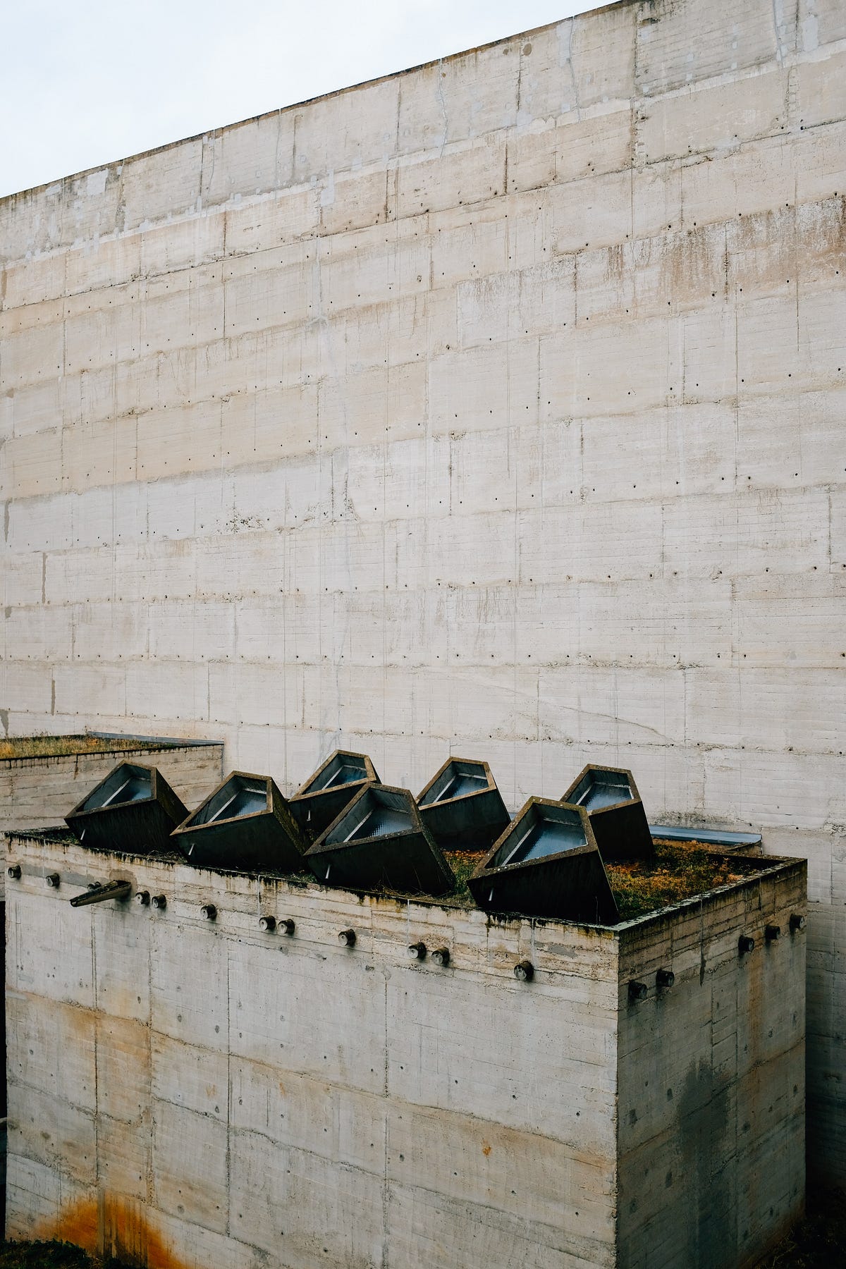 5 Major Causes of Rust Stains on Concrete, Prevention, and Remedy by