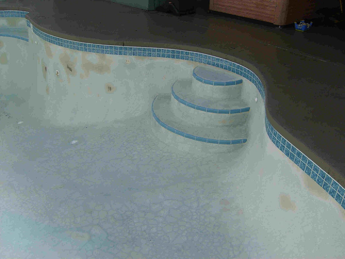 HOW DO I KNOW IF MY COMMERCIAL POOL NEEDS RESURFACING? by Andrew