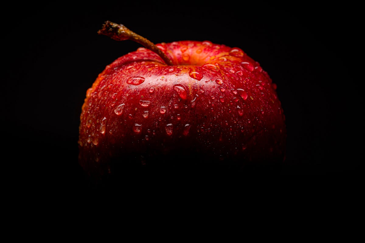 Rejse supplere passe Shiny Red Apple. A poem of passion | by Alex Godley | iPoetry | Medium
