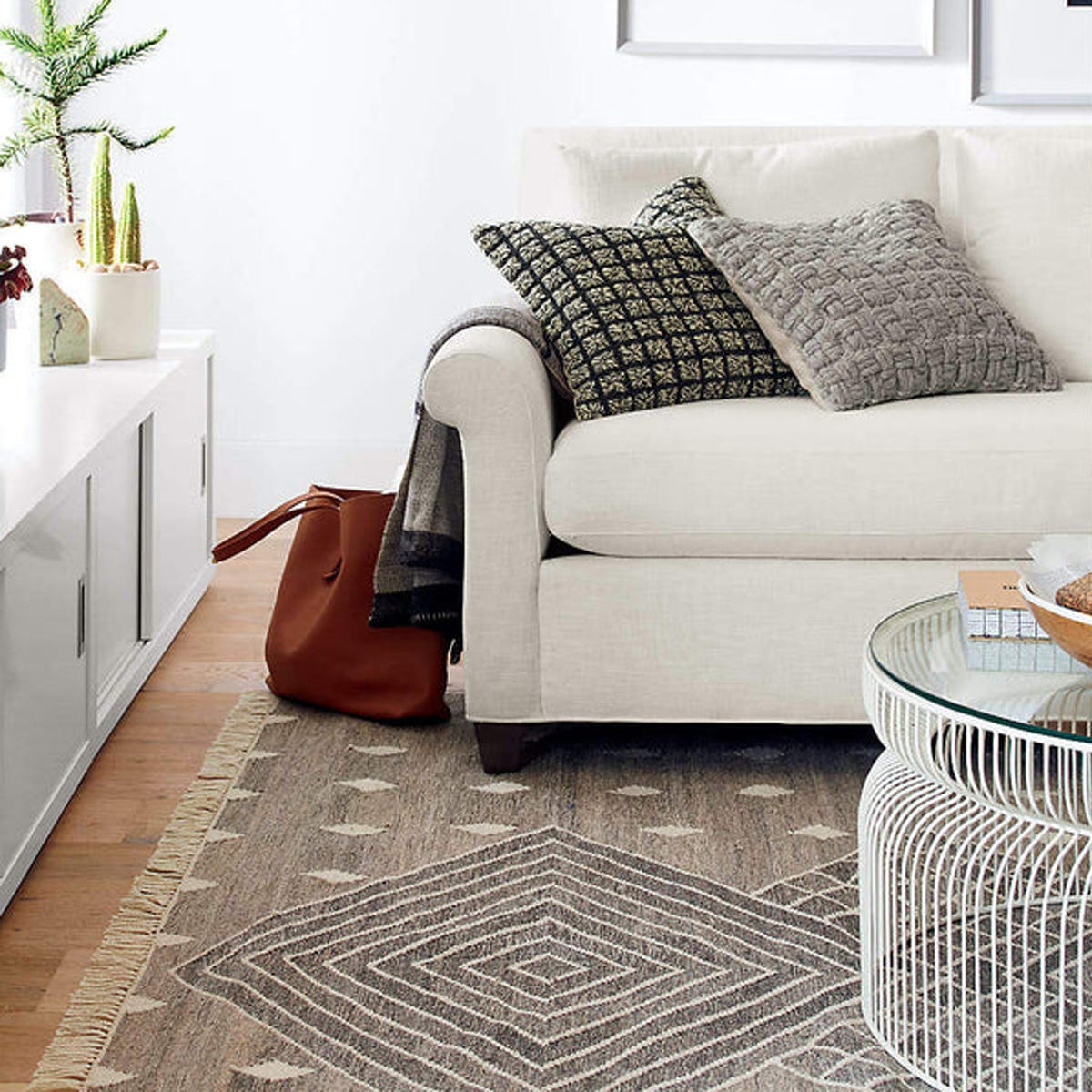 HOW TO IDENTIFY THE QUALITY OF A RUG ? by Ashish Sharma Medium