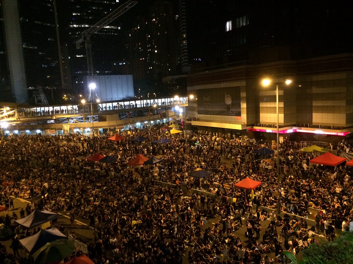 关于香港占中事件的一些思考-写在国庆65周年之际. 香港占中事件随着国庆65周年的到来愈演愈烈,近期出现规模超出十万人的大集会,国外 ...