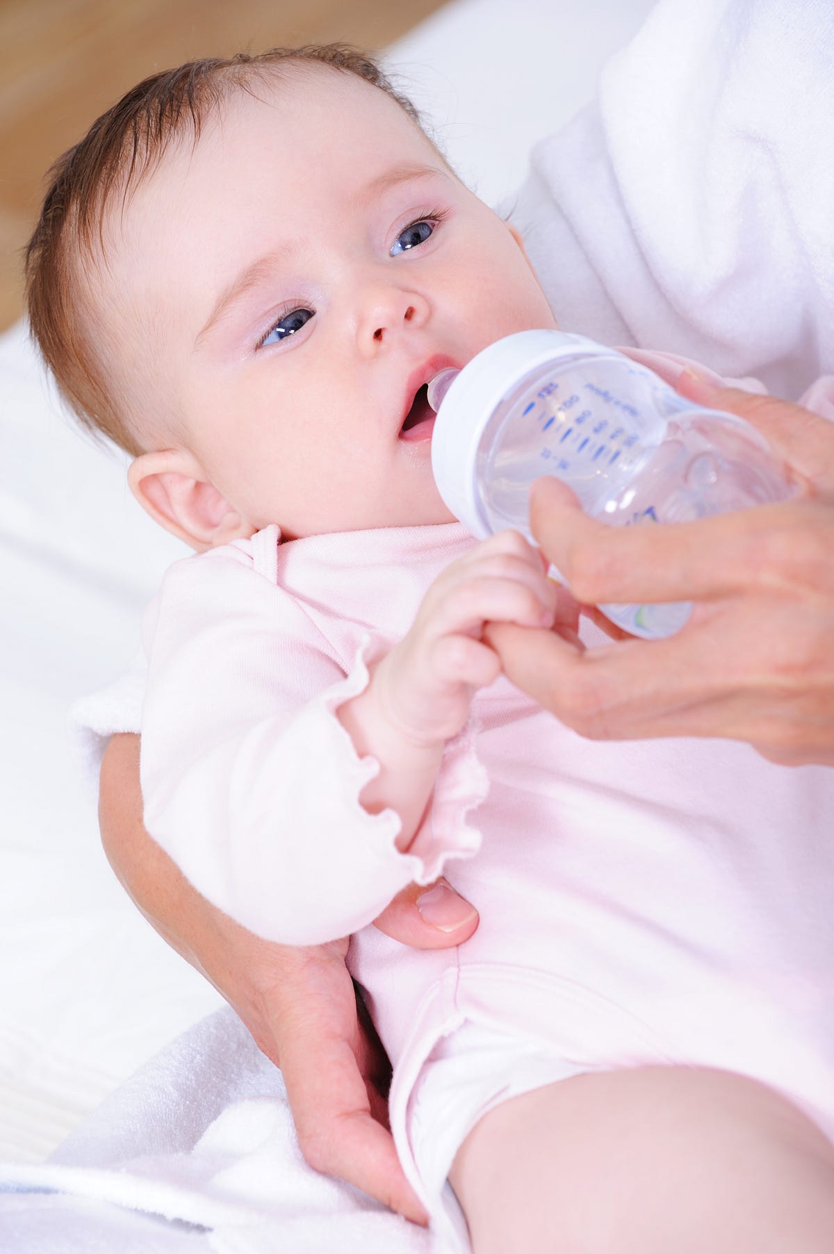 When to Give Baby Water and Precautions Medium