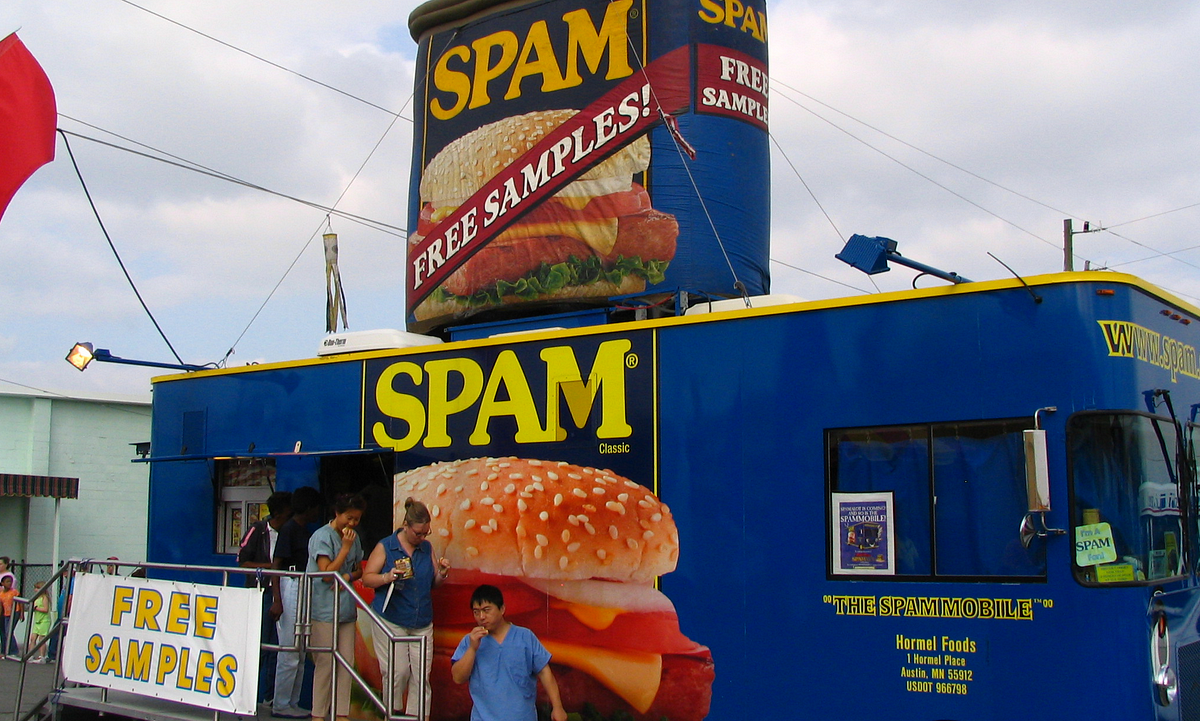 Спам рекламная. Реклама Spam. Тушенка Spam. Реклама Spam ветчины. Спам консервы.