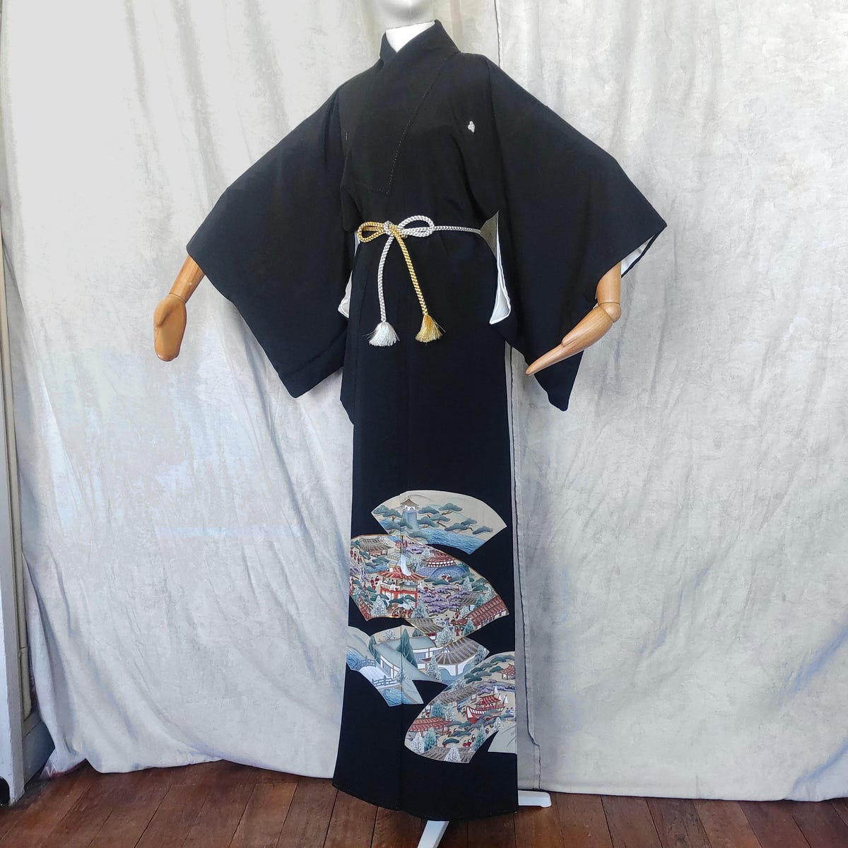 Japanese craftsmanship and the beauty of kimono | by GraindOpium | Medium