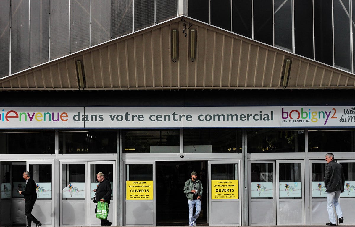 Premier bisou, première clope : “Bobigny 2” ferme et emporte de vieux  souvenirs | by Damien MESTRE | Medium