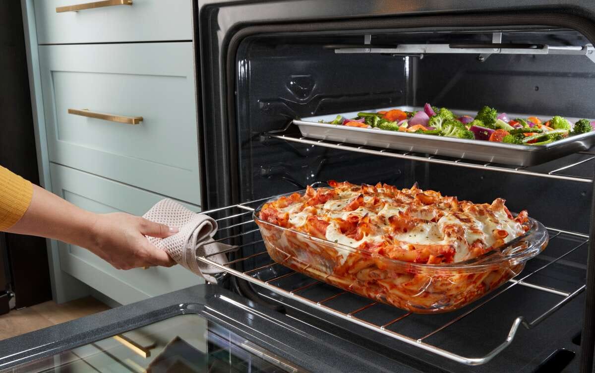Can You Put Glass In The Oven?