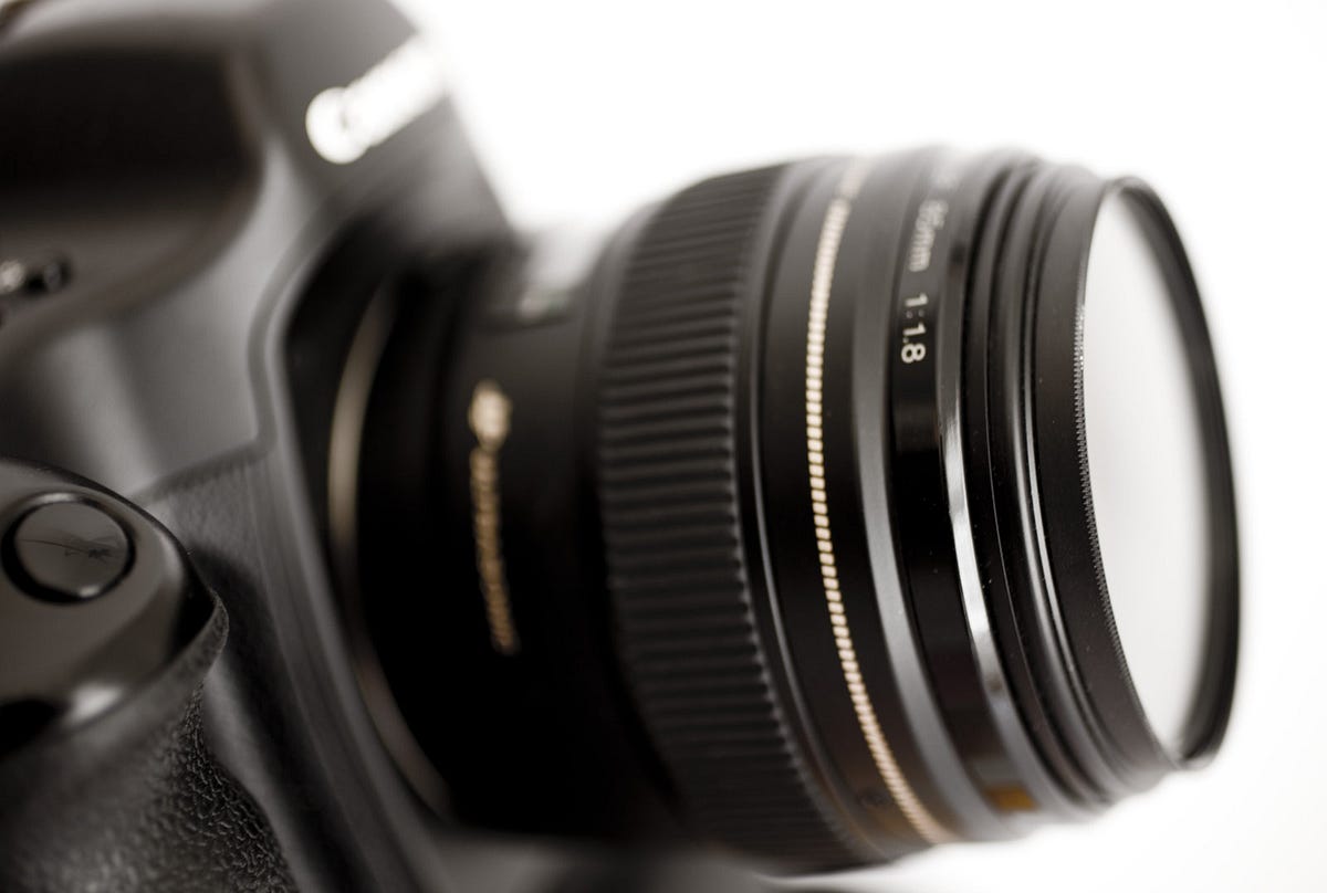 How To Choose The Best Digital Camera by Maxim Medium