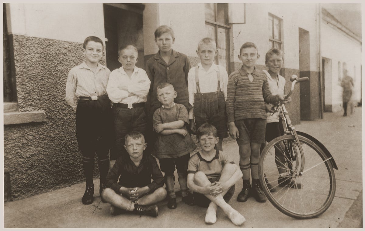 Broken Lives: How Ordinary Germans Experienced the Twentieth Century