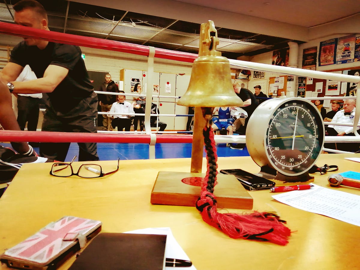 How to a boxing referee. Entering the sports centre in Helsinki