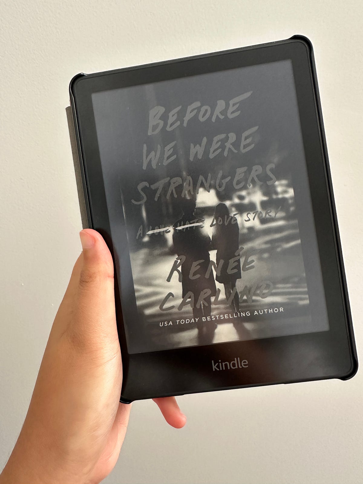 A review Before We Were Strangers by Renée Carlino 🧃