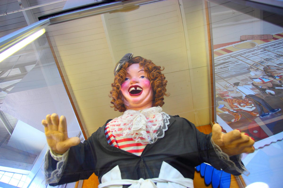 Image of: A Tour of the Most Questionable Arcade Games in the Bay Area