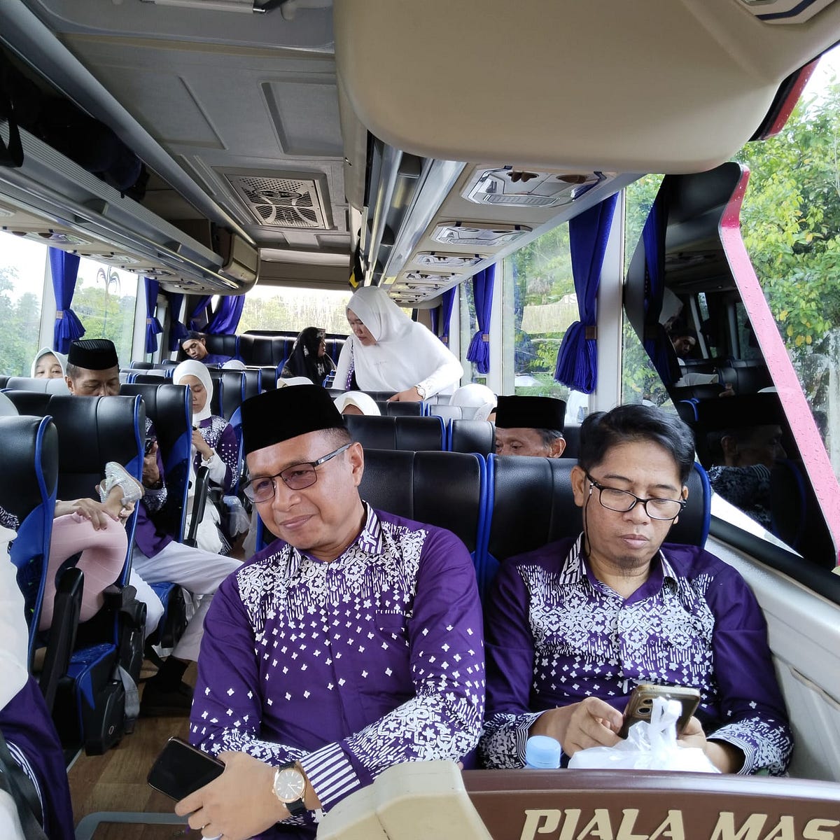 Jelajah Sulawesi Selatan: Panduan Lengkap Sewa Bus Pariwisata di Makassar