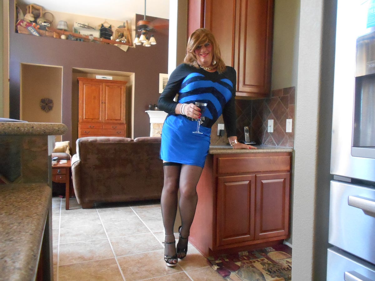 Sissy Jenn’s Slutty Gang Bang. Light flooded into the club as the door