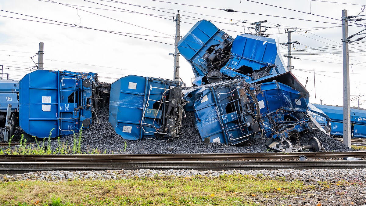 Piles of Coke The 2020 St. Valentin (Austria) Train Derailment by