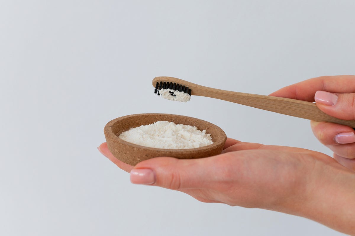 Does Baking Soda Whiten Teeth? Here’s What the Science Says by