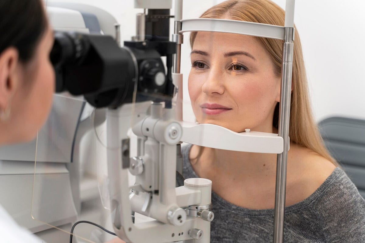A BEGINNER’S GUIDE TO LASER CATARACT SURGERY by Eyecure Hospital