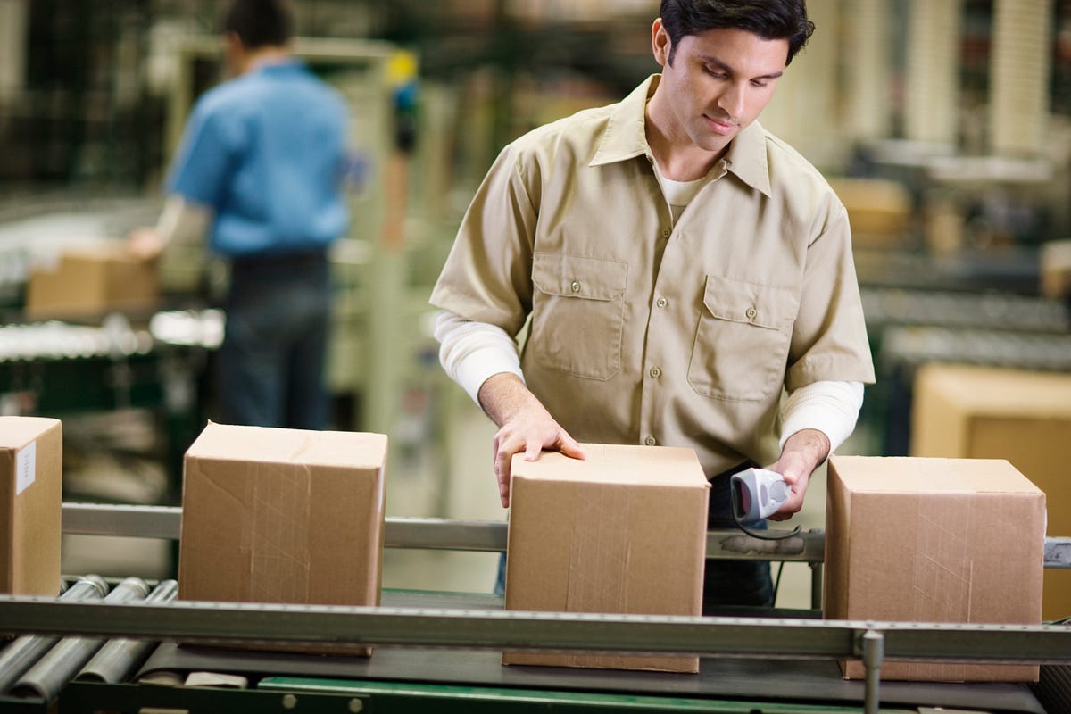 Электронная промышленность. Control work. Грузчик сортировщик. Working line. Masturbate girl in factory industrial.