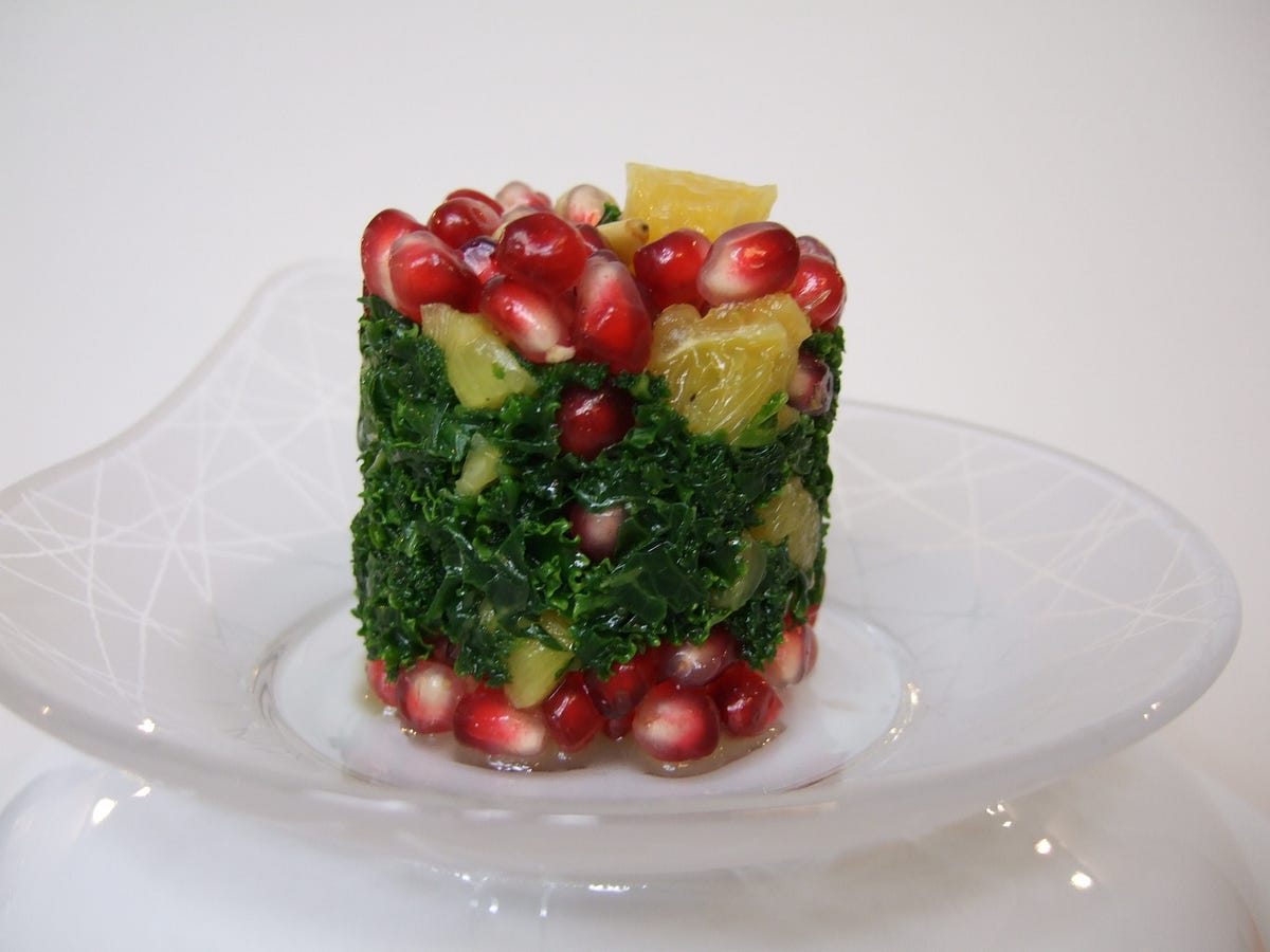 Grünkohlsalat mit Granatapfelkernen | by SabiShaleen | Medium