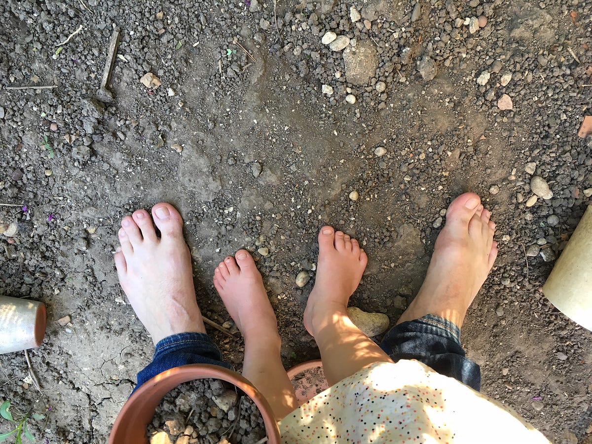 Les pieds nus, quel panard !. Aujourd’hui, j’ai les pieds à l’air… by Raphael Hunold Medium
