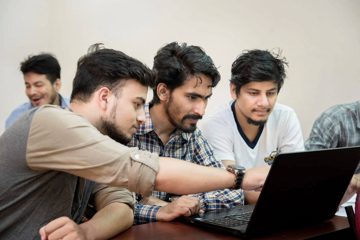 BBA Investment & Economics kingscollege Medium