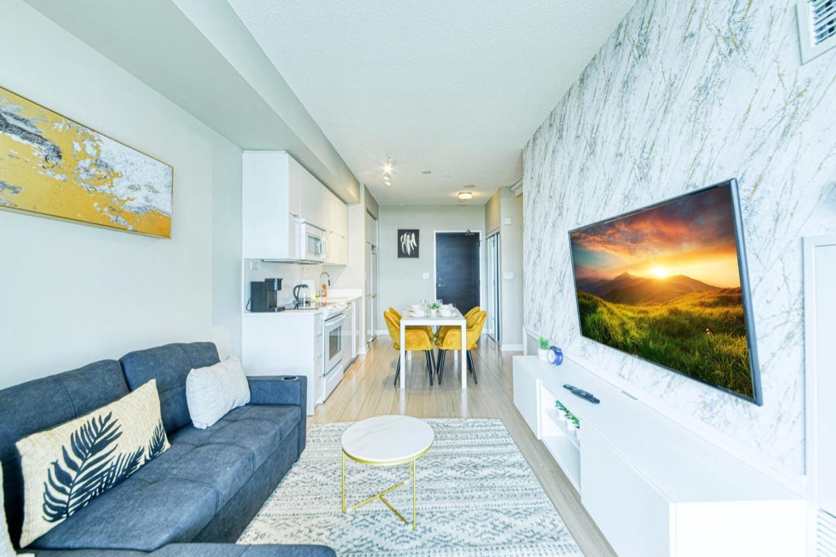 Where to Stay for Caribana Weekend: Downtown Toronto & the Waterfront