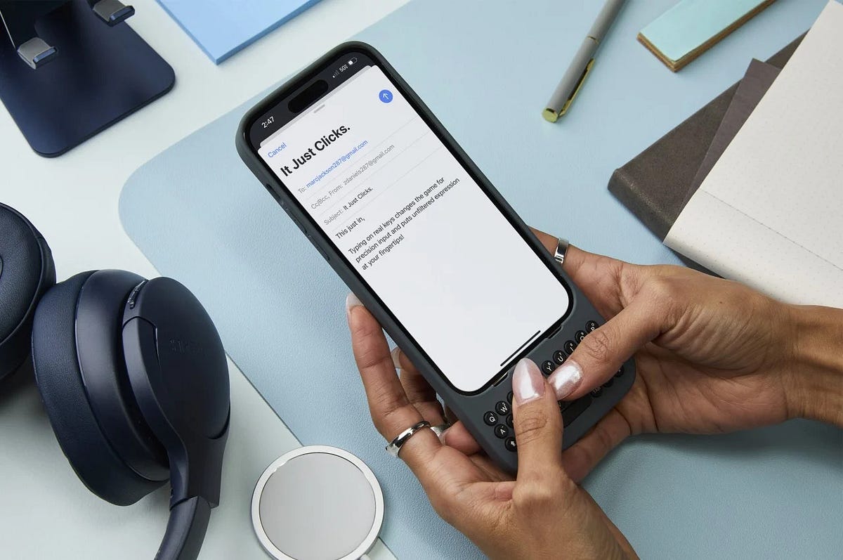 QWERTY KEYBOARD IPHONE CASE TURNS YOUR IPHONE TO BLACKBERRY Xaya