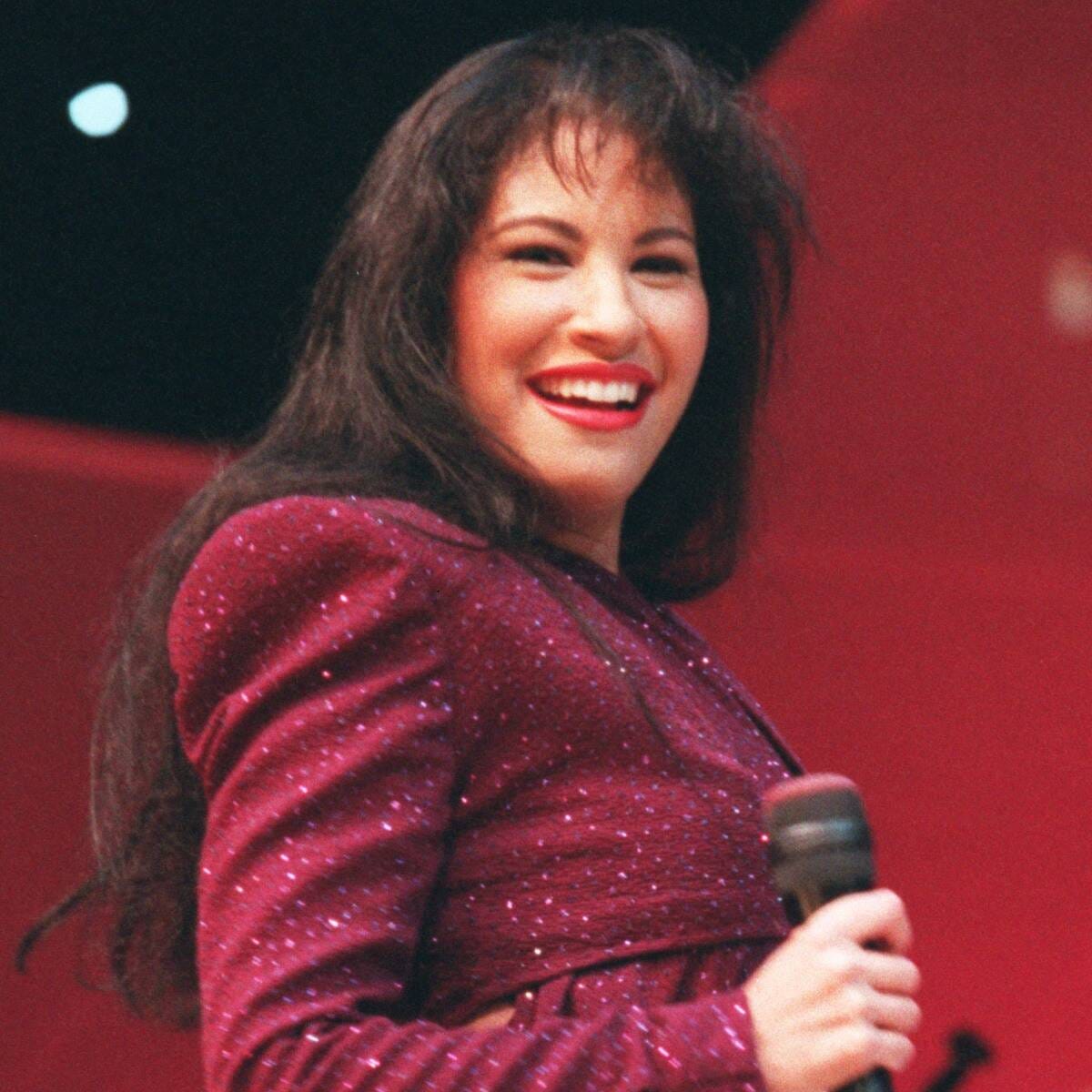 The Crazy Fan Murder of Selena Quintanilla-Pérez by Campfire Stories Astonishing History Medium picture picture