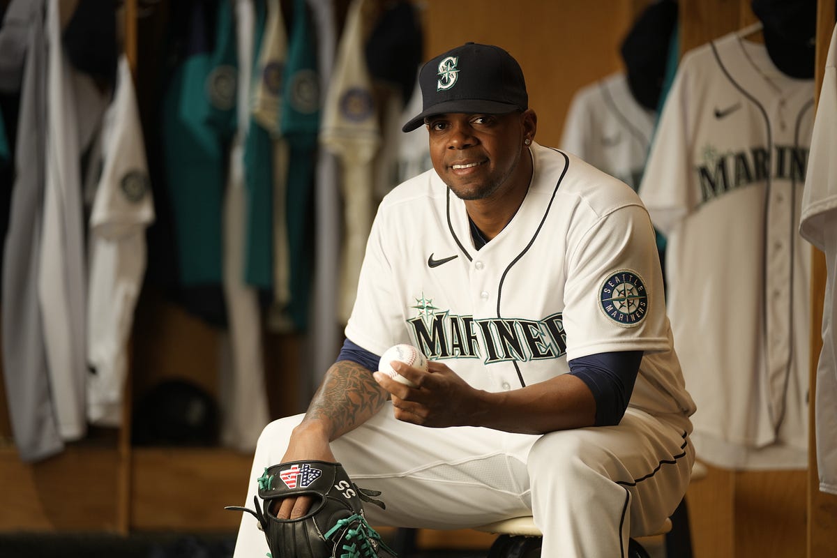Mariners Select LHP Roenis Elías from Triple-A Tacoma