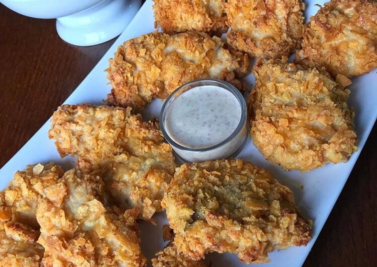 филе в панировке из чипсов. наггетсы. филе в панировке из чипсов. наггетсы в панировке из чипсов. грудка в чипсах.