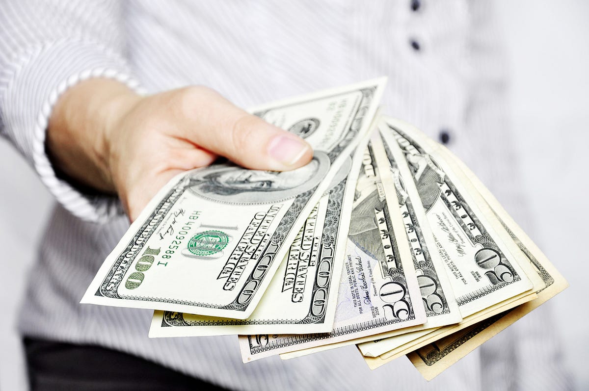 How Much VCs Make in Salary. A new survey of 400 VCs and associates… | by  Bram Berkowitz | Entrepreneur's Handbook