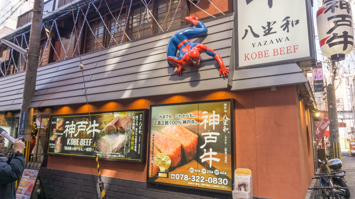 ไม่รู้ว่า Spider-man เกี่ยวอะไรกับเนื้อ Kobe เพราะไปไหน ก็เจอ ไต่อยู่ตามร้านหลายร้านมาก หรือเขาเคยมาถ่ายทำหนังที่นี่