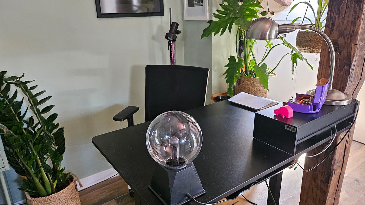 Enhancing your remote work office setup by Carlota Antón May, 2024