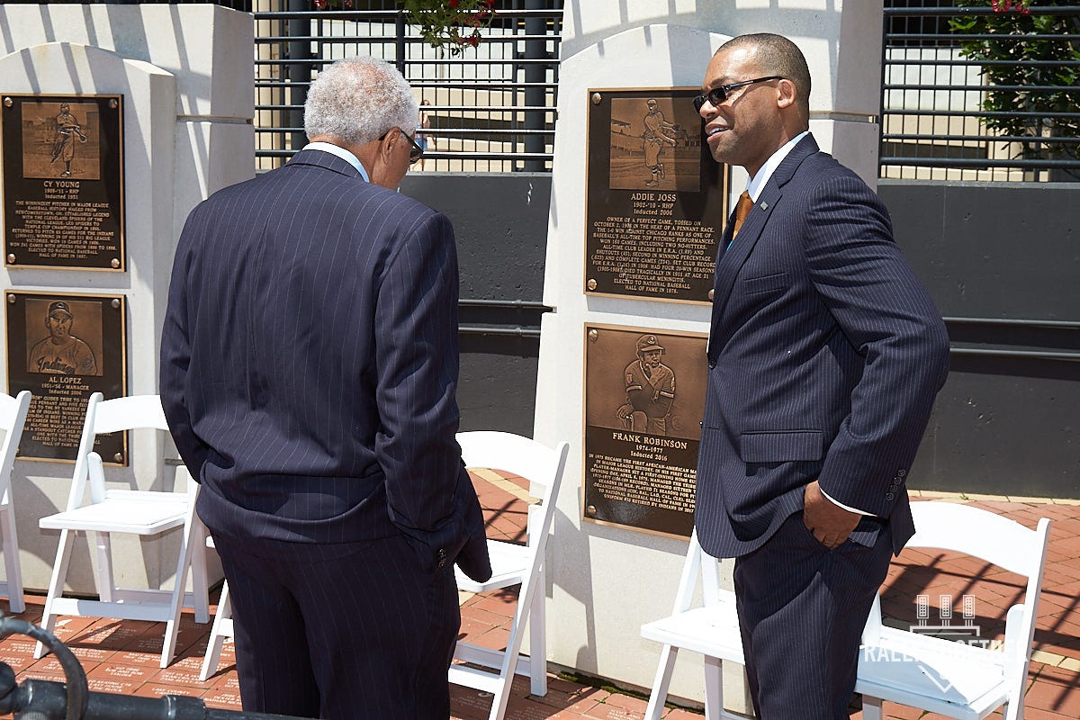 Indians unveil Frank Robinson statue