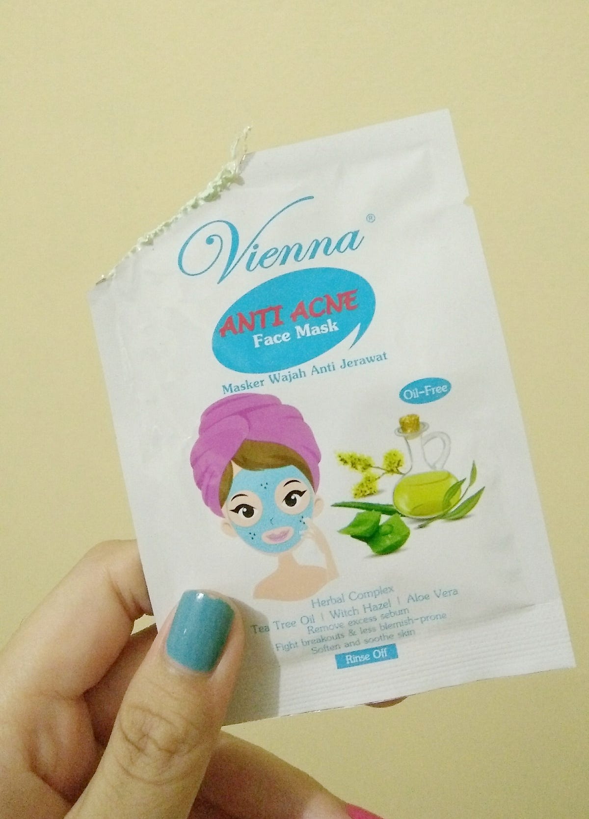 First Impression Vienna Anti Acne face mask by Janice Medium