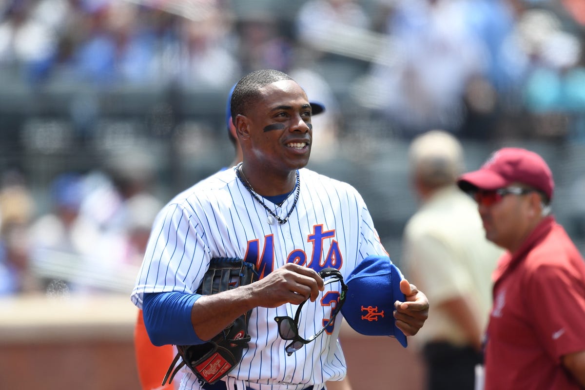 Curtis Granderson Wins Prestigious Roberto Clemente Award - UIC Athletics