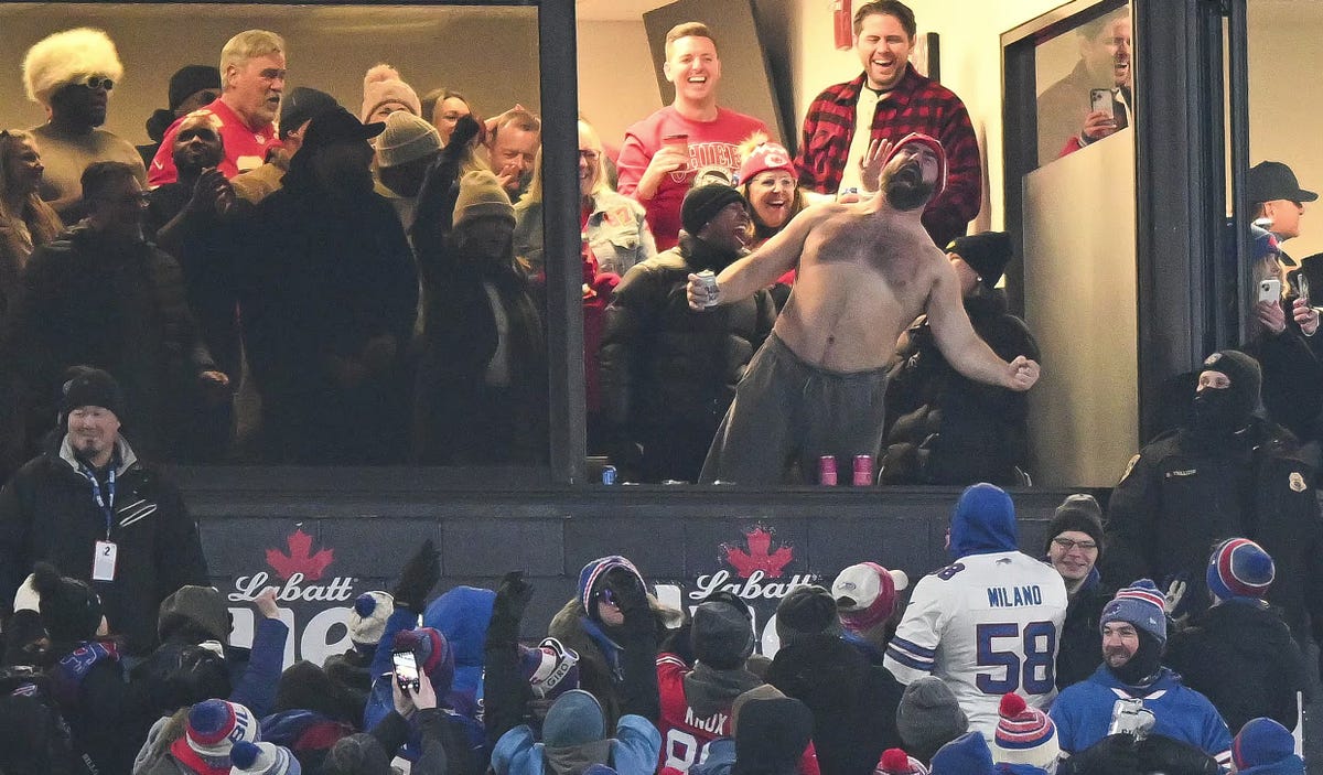 Jason Kelce’s Unconventional Touchdown Celebration That Had Swift Fans ...