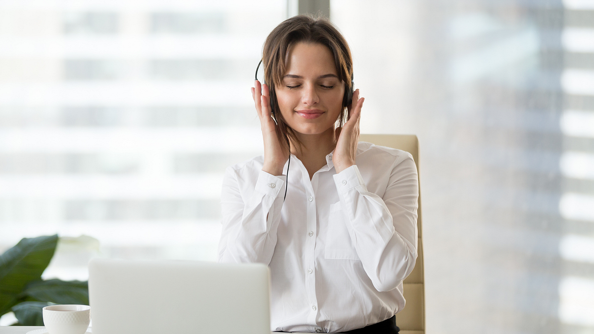  The Harmonious Benefits of Music in the Workplace by Jeremy Pease