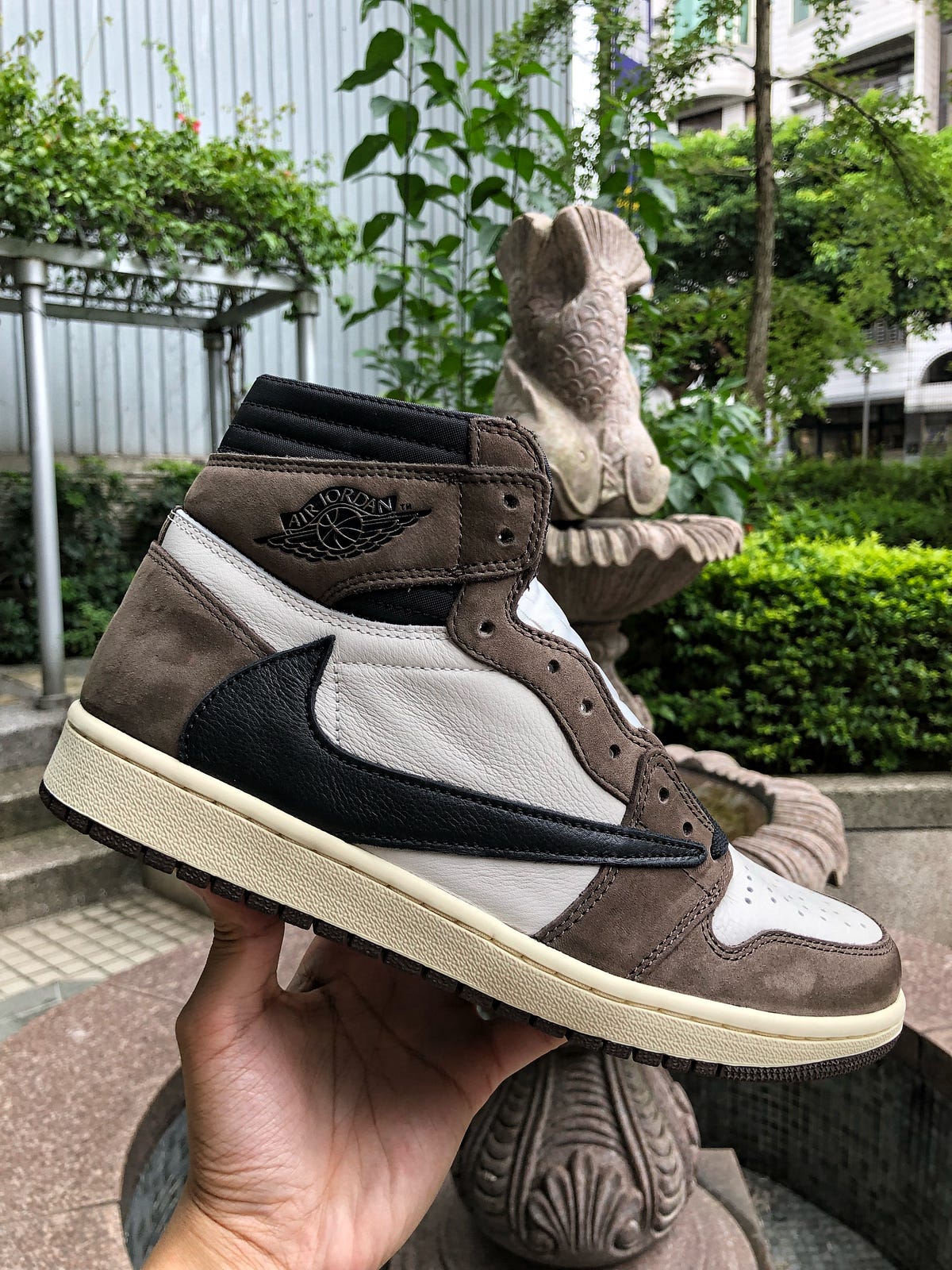 Travis Scott Jordan 1 Official Release Info And Photos