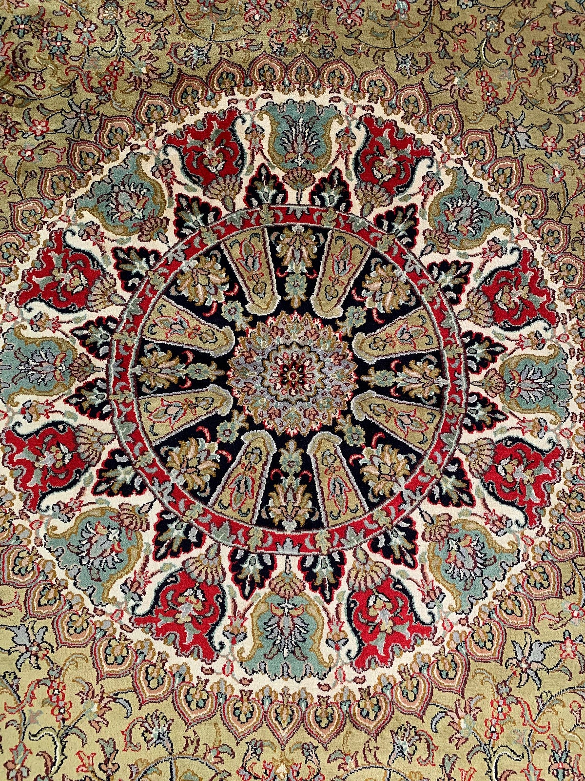 How to identify an Authentic Persian Rug? by Rugs and Beyond Medium