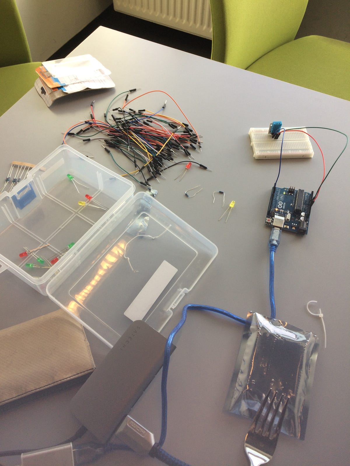 Prototype og Arduino. Prototypen skal kunne måle temperatur… | by ITU ... image.