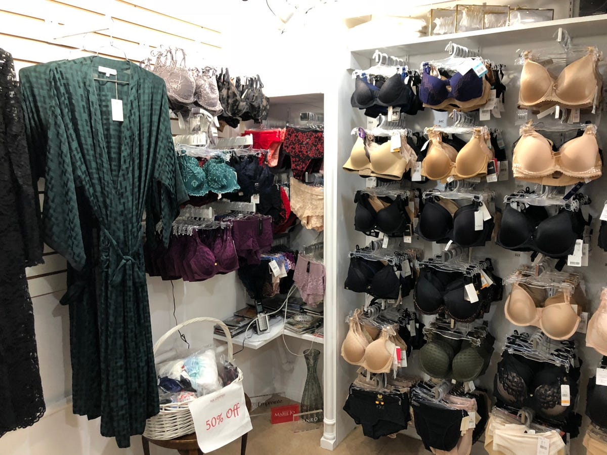 Bra whisperer' tells woman to swap 36Cs for 30G by looking at a photo