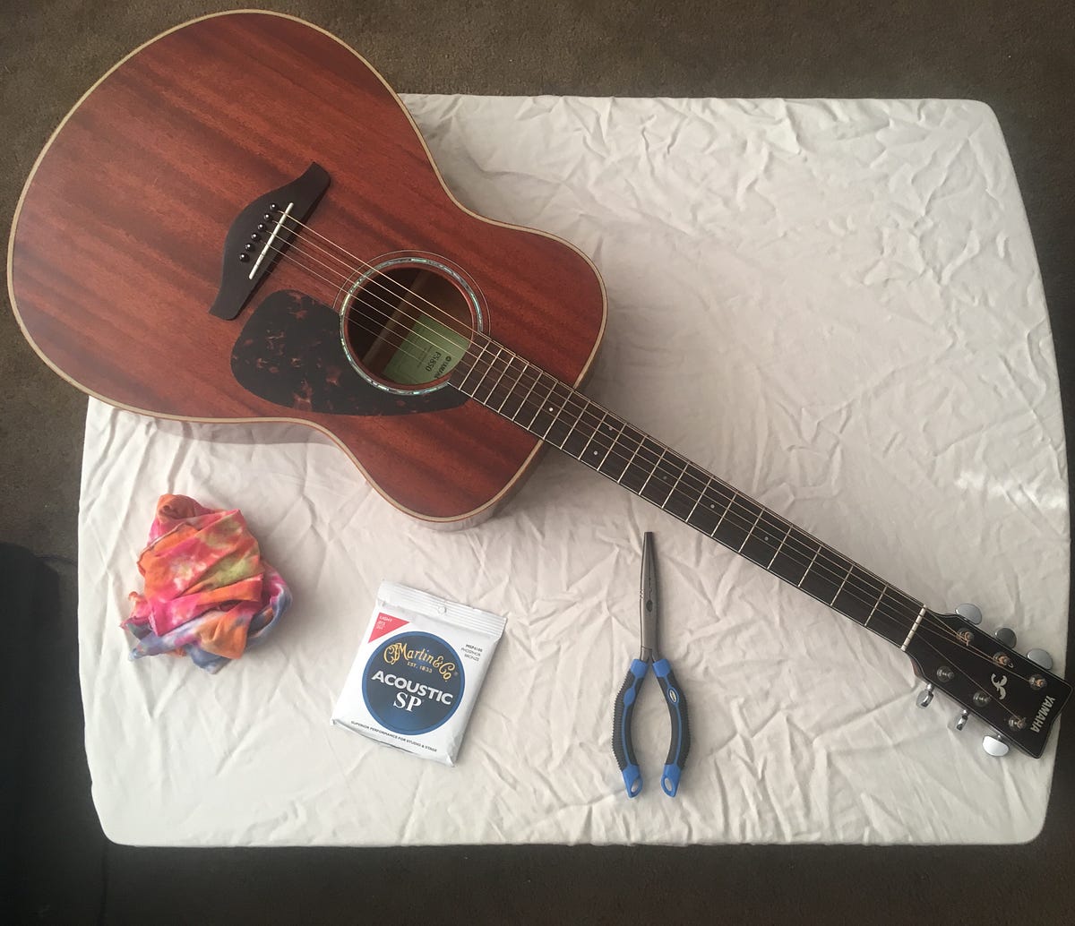 HOW TO CHANGE DULL SOUNDING GUITAR STRINGS by