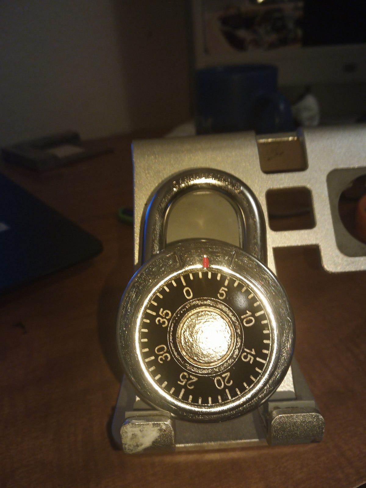 How To Crack Combination Locks. Just like safe crackers in the old