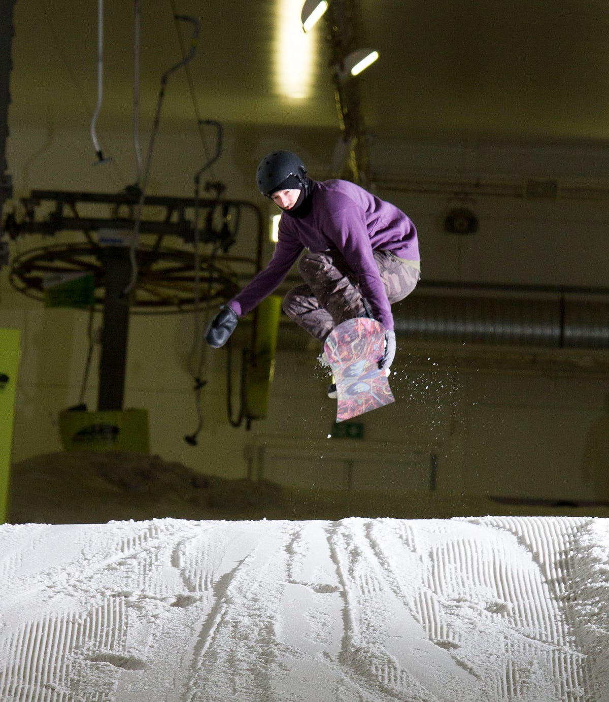 How to grab Melon on a Snowboard. A Melon grab is where the front hand