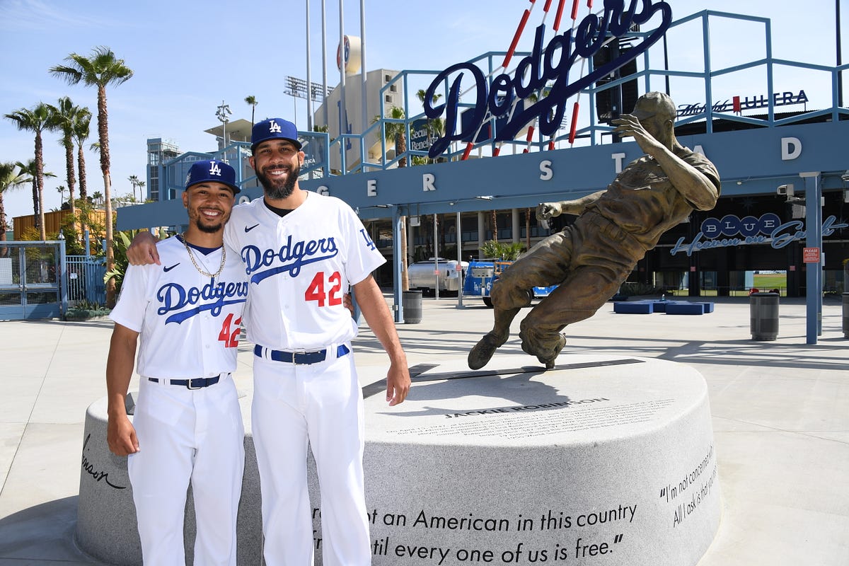 Dodgers gather at Jackie Robinson statue to pay respects