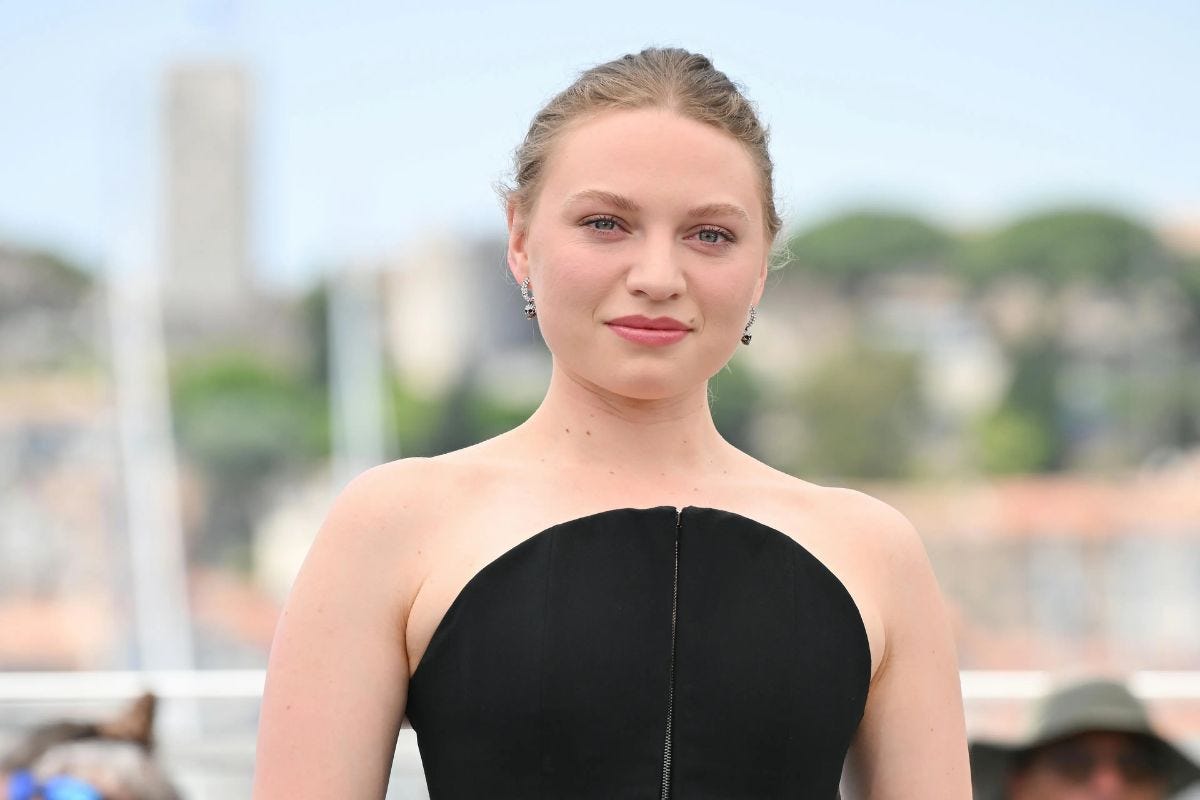 Mia Threapleton in 2026: How Kate Winslet’s Daughter Became One of Britain’s Most Promising Young…